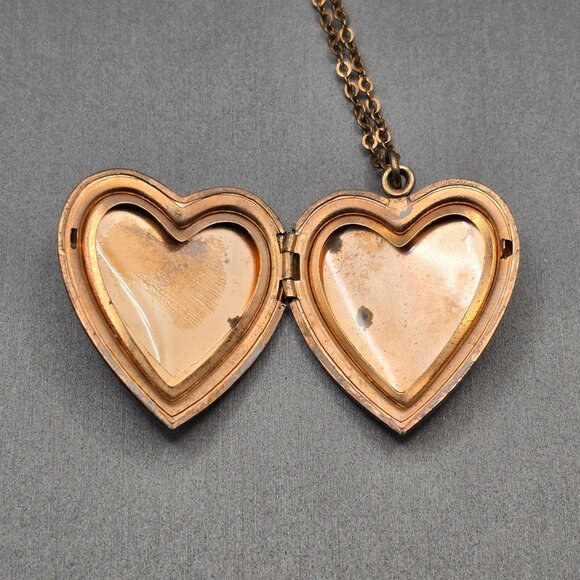 Vintage 1940s Chicago Municipal Airport Heart Locket Necklace Sweetheart Jewelry - Picture 3 of 9